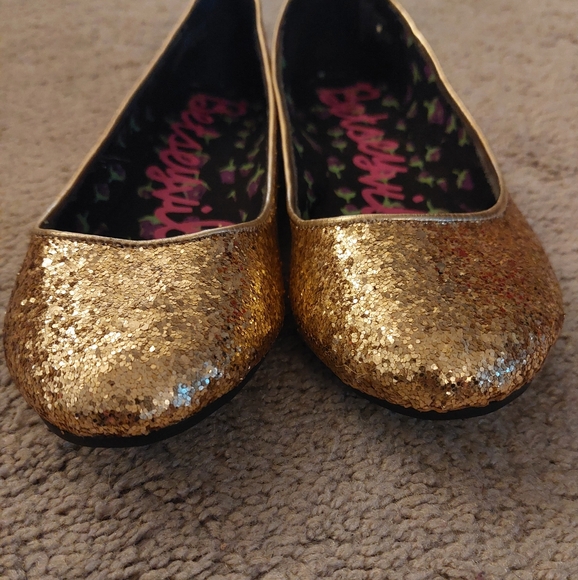 Betsyville by Betsy Johnson Gold Glitter Flats, Size 8.5 - Picture 4 of 7